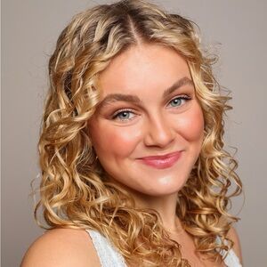 Meet your Posher, Sophia